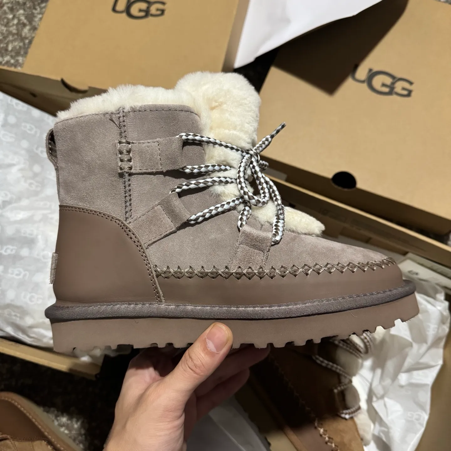 Self-pickup💰640 UGG Classic Novelty Split Cow Leather Round Toe Thick Sole Short Tube Snow Boots Women’s Reindeer Brown Arrive❗️